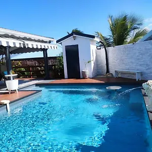 zannanna-f1-de-charme-tout-equipe-le-moule-avec-piscine.comcaribbean.com/